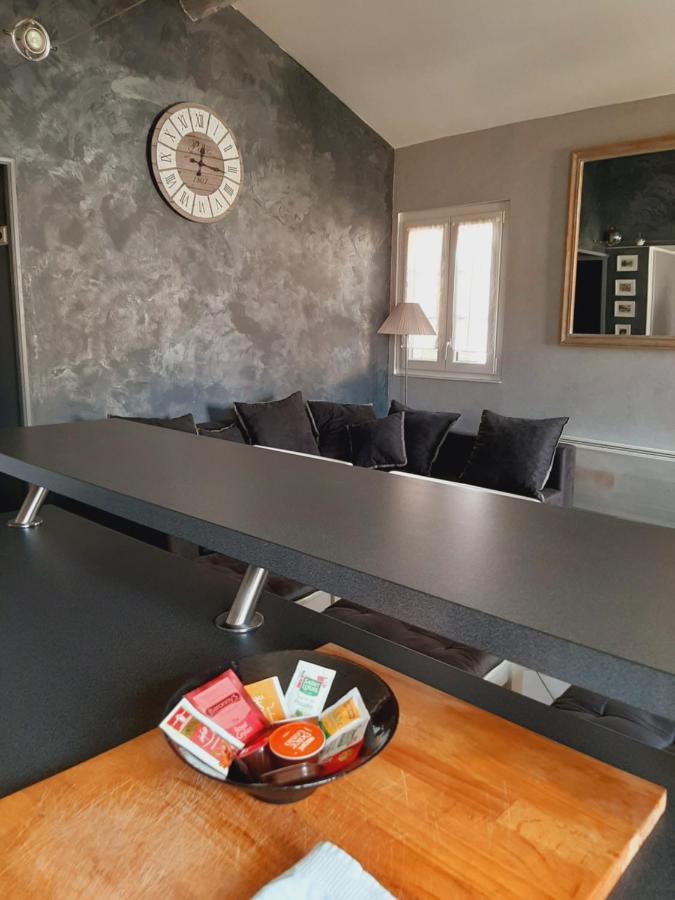 T2 centre ville vue Faron 40m2 en zone pietonne 4ème étage Toulon Extérieur photo